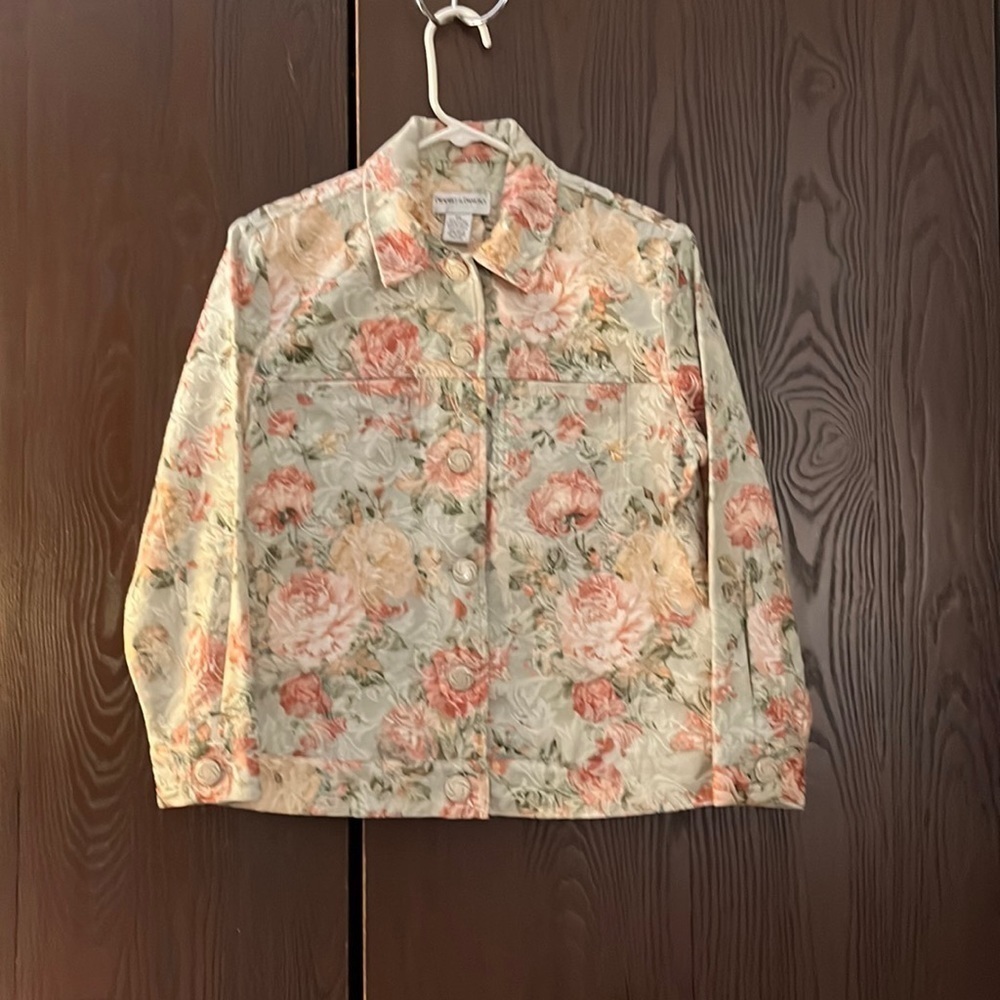 Draper & Damon’s petites, sage colored jacket. Size XS.